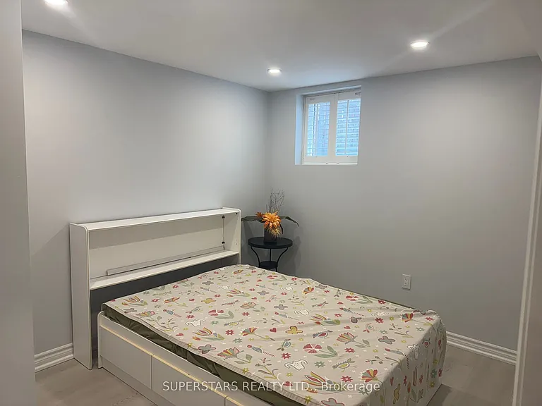 30 Hermitage Blvd #LOWER — Photo 7