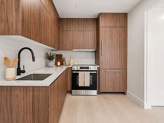 3rd image of 371 Hawthorne St #1