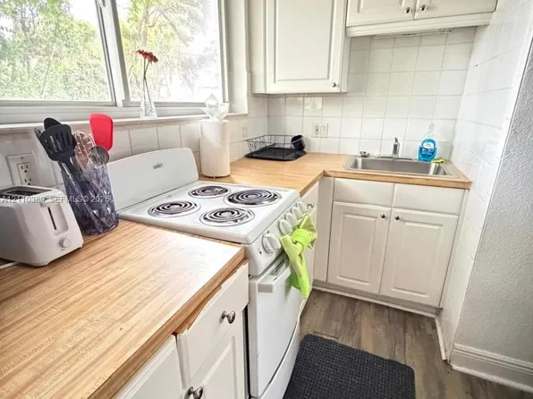3071 SW 27th Ave APT 19, Miami, FL 33133