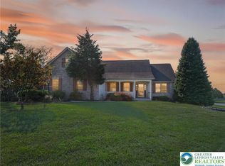 5324 Carriage Path Dr, Schnecksville, PA 18078