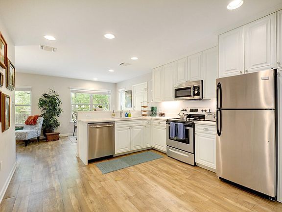 4th image of 2330 Westforest Dr