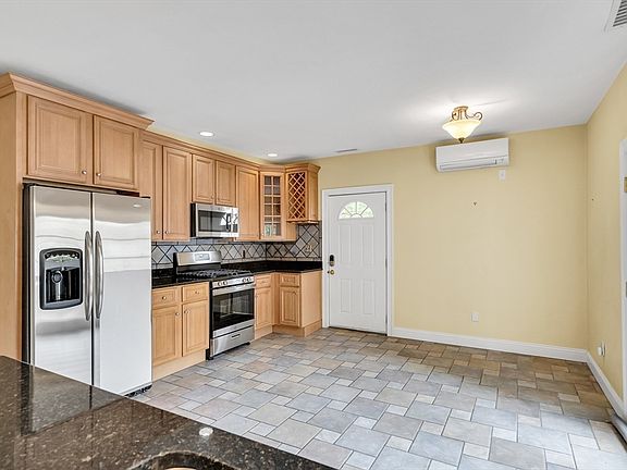 5th image of 86 Brown St APT 4