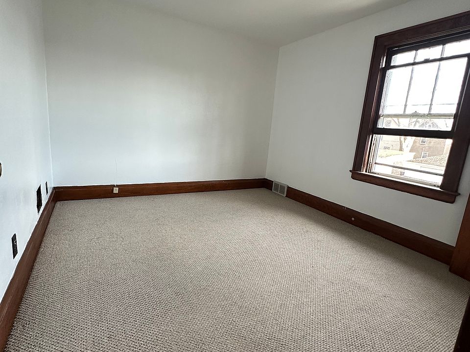 1st image of 2411 Willow Ave