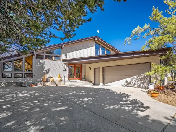 208 Canada Way, White Rock, NM 87547