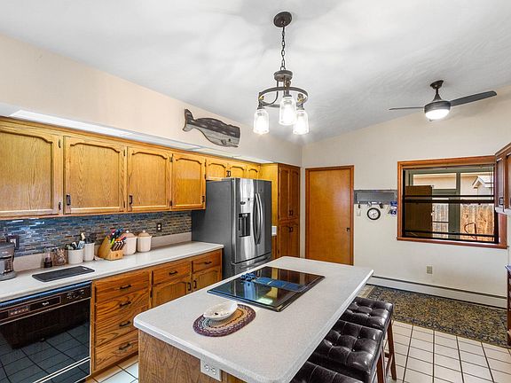 4th image of 2459 Applewood Pl
