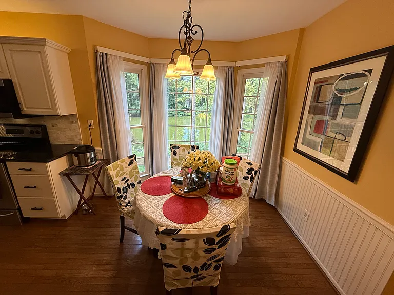 Breakfast nook area