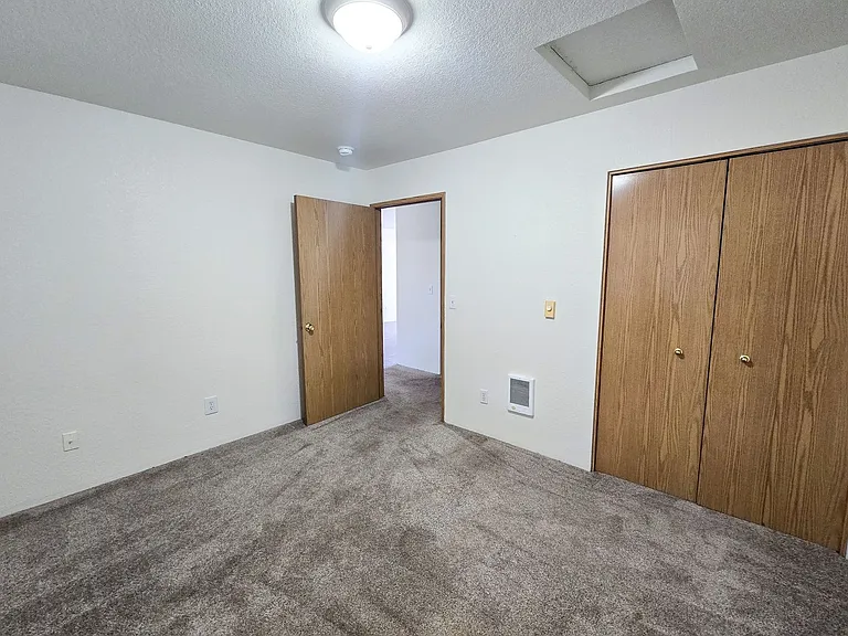 Camelot East Apartments — Photo 21