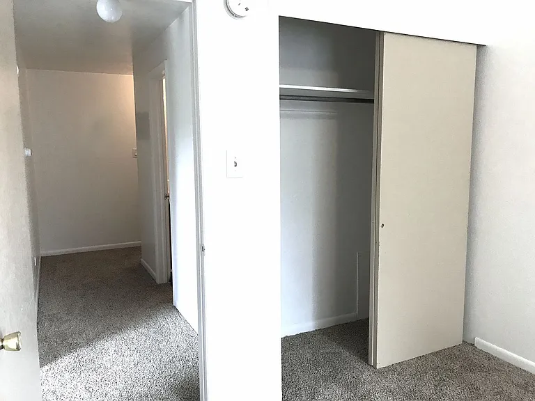 95 N Clarkson St Carolyn Arms Apartments — Photo 24