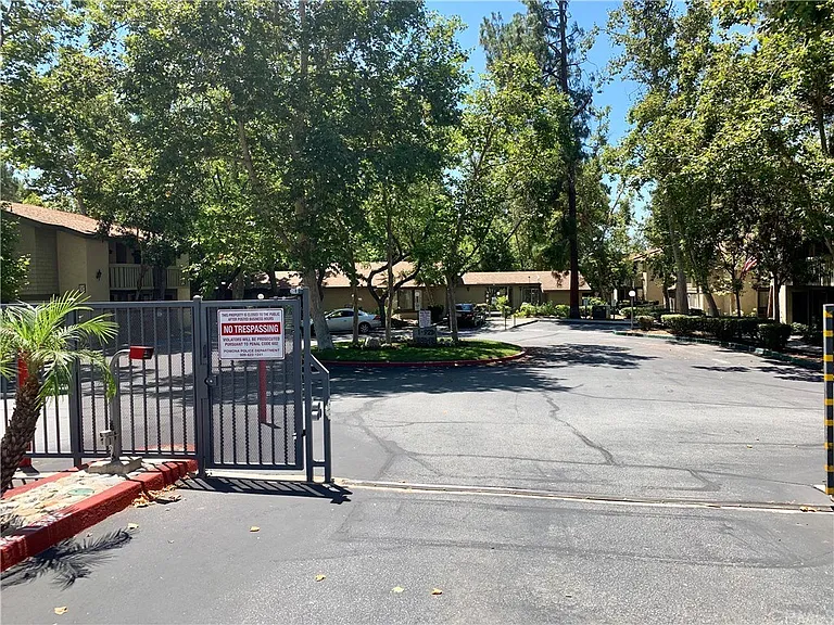 960 E Bonita Ave #116 — Photo 34