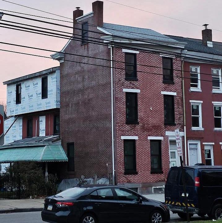 2nd image of 32 E Elm St