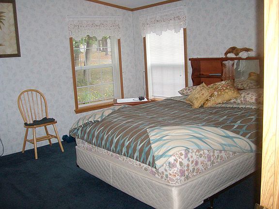 4th image of 20 Pine Haven Dr
