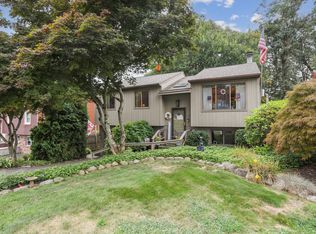 23 Westview Dr, Danbury, CT 06810