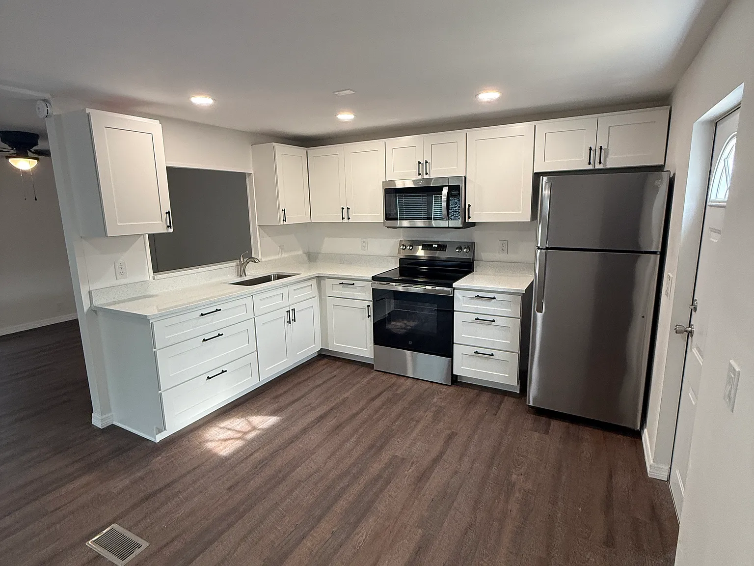 2 bed, 1120 sqft, $1,350 — Photo 2