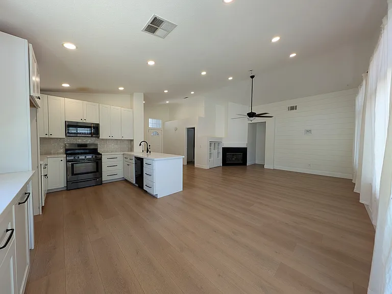 3850 Millbrae Ter — Photo 4