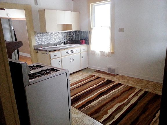 5th image of 738 Ottawa Ave
