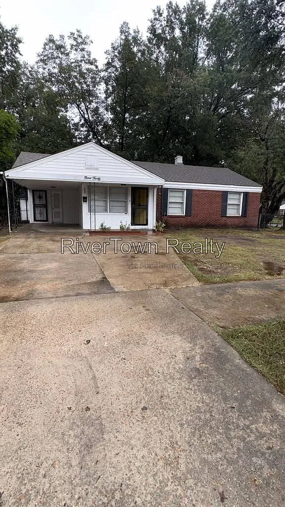 3 bed, 1.0 bath, 995 sqft, $1,095 — Photo 1
