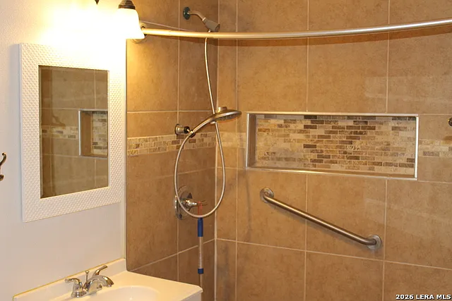 3 bed, 2.0 bath, 1125 sqft, $1,400 — Photo 4