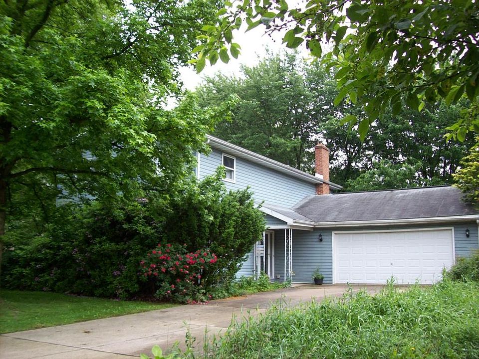 1st image of 304 E Carpenter Ave