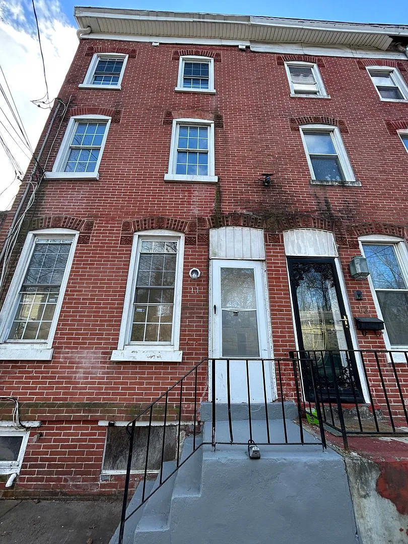 11 Sweets Ave — Photo 1