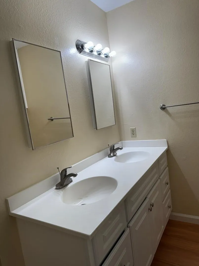 4 bed, 2.0 bath, 1400 sqft, $1,139 — Photo 3
