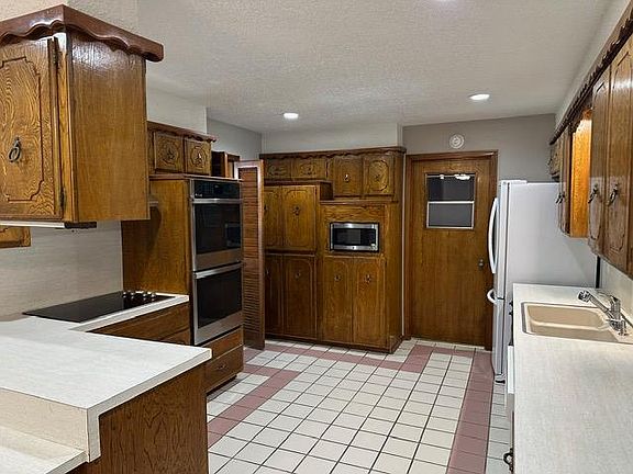 5th image of 421 Frances Ave