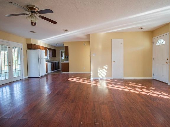5th image of 903 Beatrice Dr