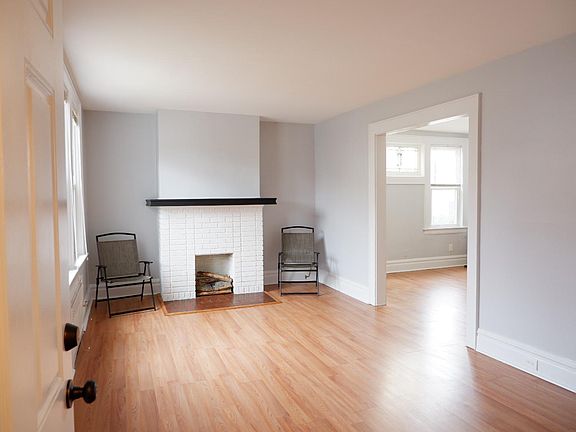 2nd image of 18 Boyden Pkwy S #1
