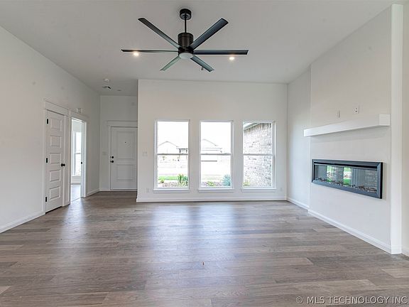 4th image of 10886 S 272nd East Ave