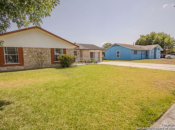 3rd image of 7122 Woodgate Dr