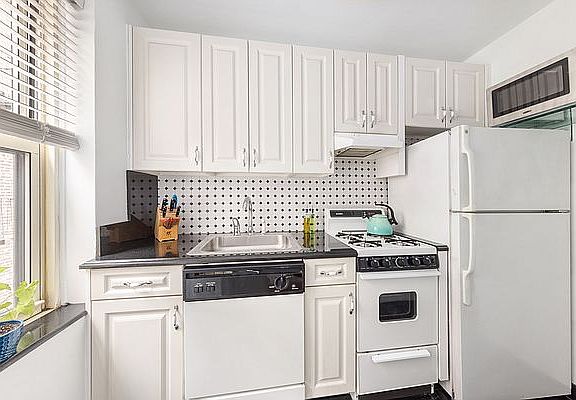 5th image of 433 E 51st St #8G