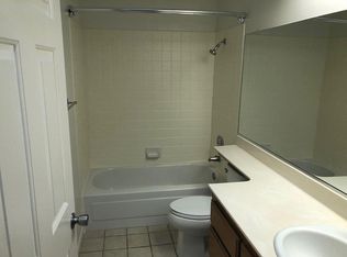 9122 N Woodlawn Dr, Fresno, CA