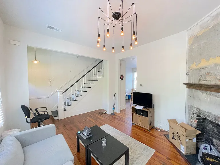 610 E Henry St — Photo 3