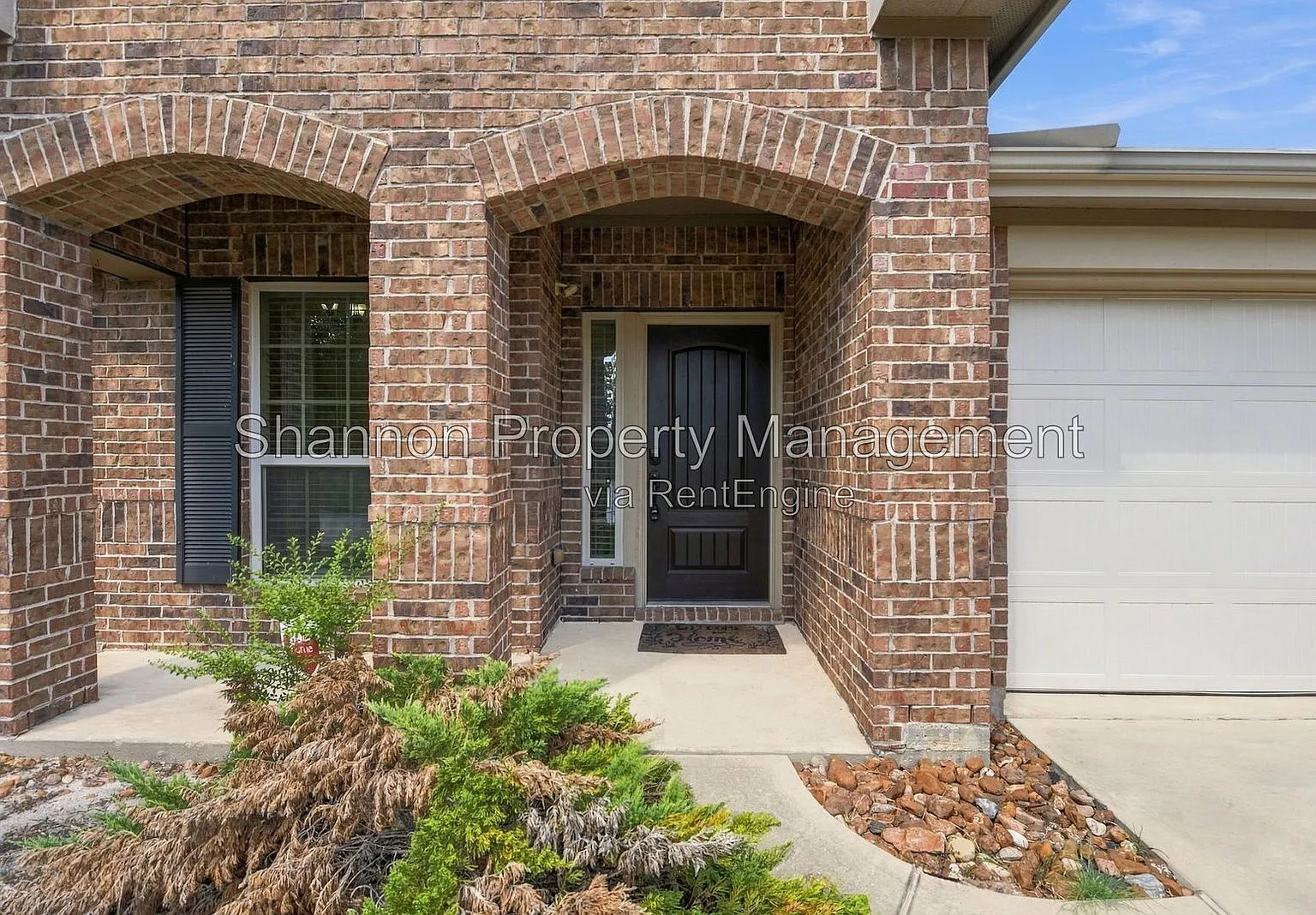 4 bed, 2.0 bath, 1965 sqft, $2,300 — Photo 3