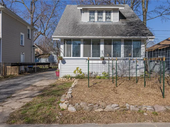 93 Maxwell Ave, Rochester, NY 14619