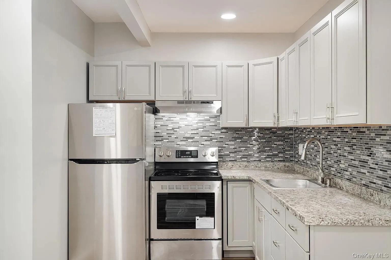 2 bed, 1.0 bath, 800 sqft, $2,700 — Photo 3