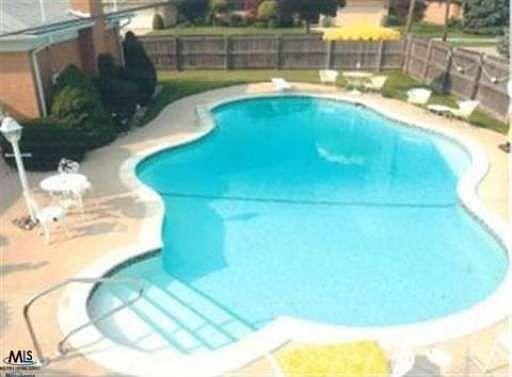 4th image of 29190 Birchcrest Dr