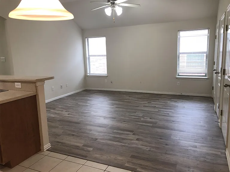 300 Robin St — Photo 5