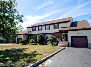 5 Kolas Ct, Middletown, NJ 07748