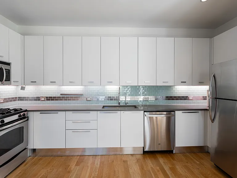 122 West St #3E — Photo 7