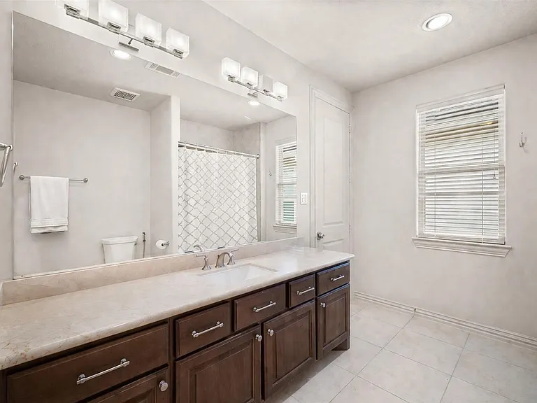 2422 Camden Creek Ln — Photo 25