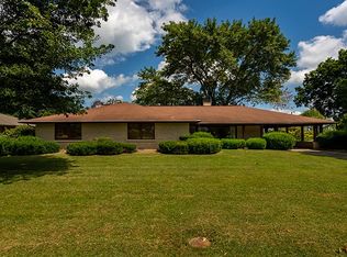 609 Newport Ln, Carmi, IL 62821