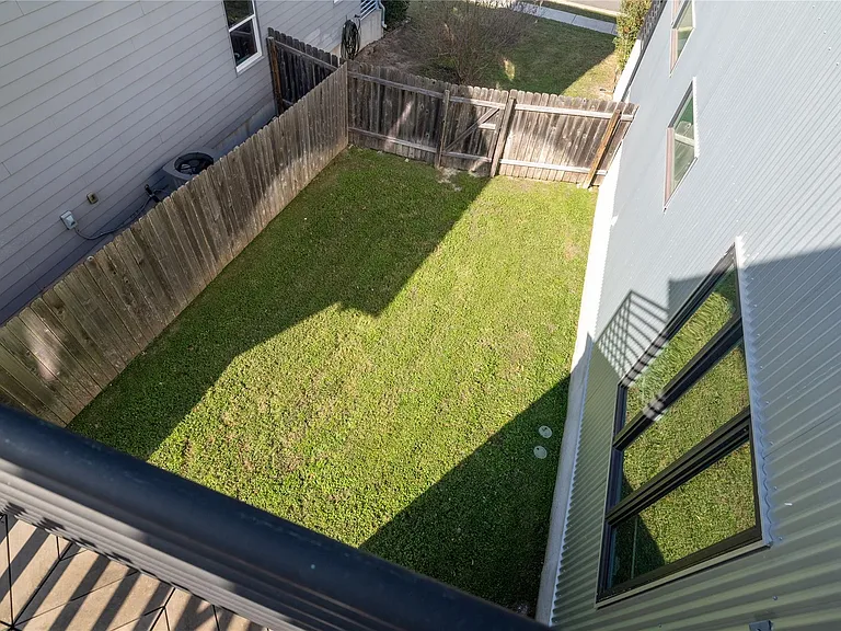 6021 Seville Dr — Photo 30