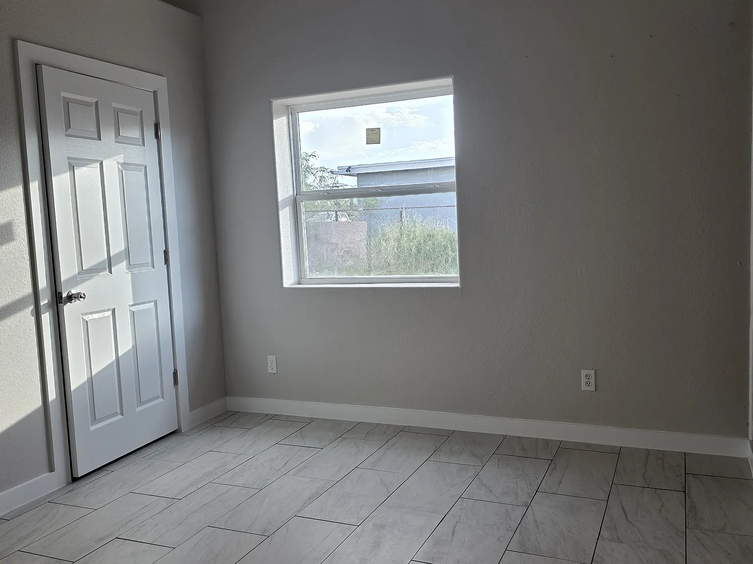 3 bed, 2000 sqft, $1,700 — Photo 4