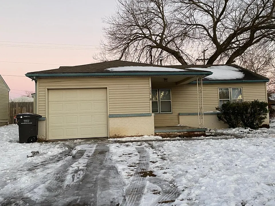 238 SE Elmhurst Ave