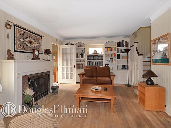 3rd image of 291 Lindbergh St
