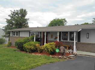 1131 Hill St, Dandridge, TN 37725