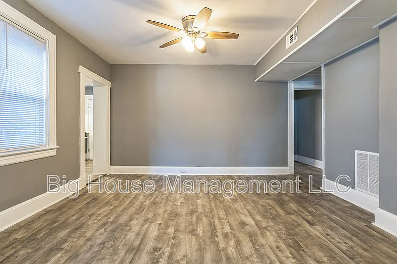 2 bed, 1.0 bath, $1,350 — Photo 4