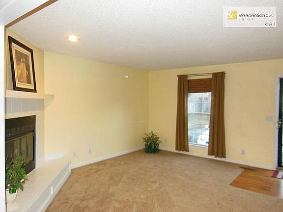 3rd image of 8336 Metcalf Ave