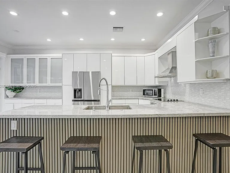 453 SW 5th Ave — Photo 14