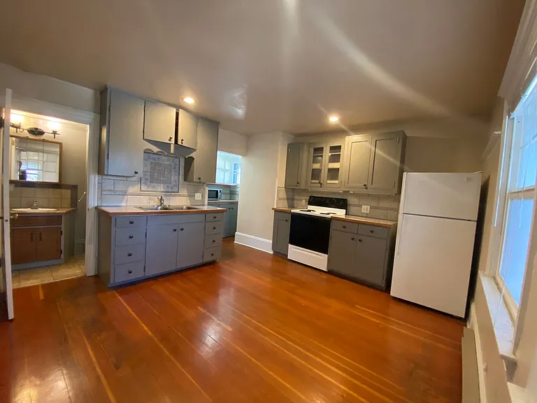 1621 W. 9th Ave — Photo 3